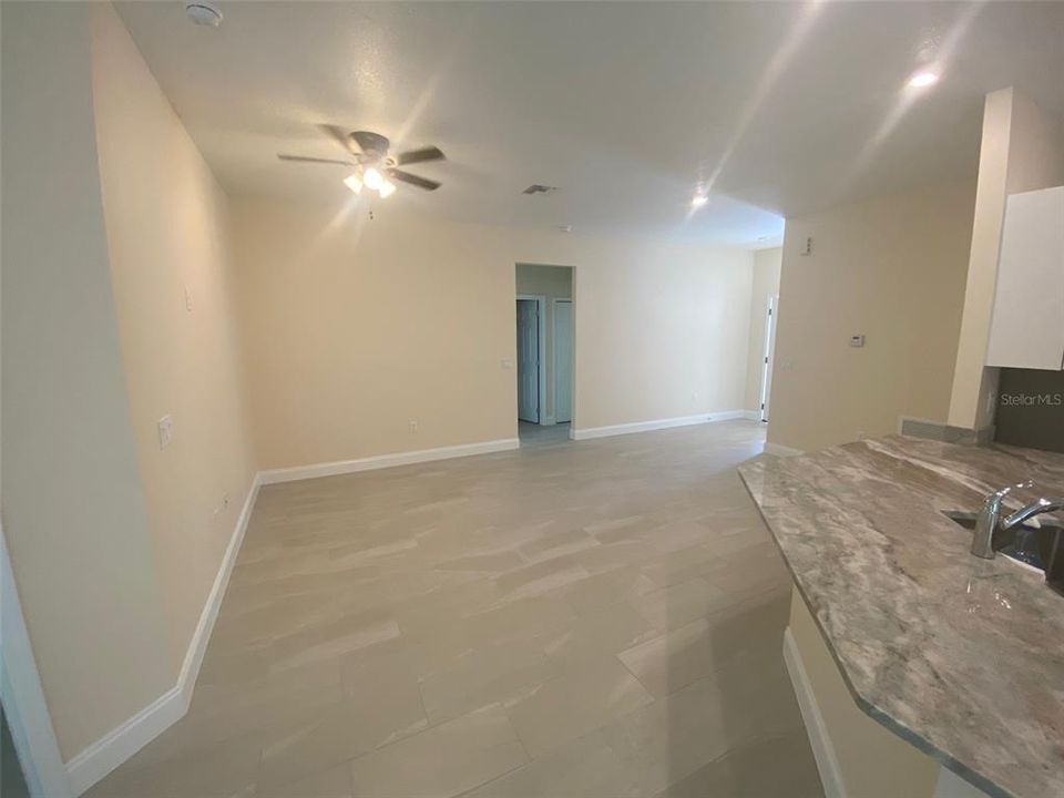 出租: $1,750 (3 贝兹, 2 浴室, 1402 平方英尺)