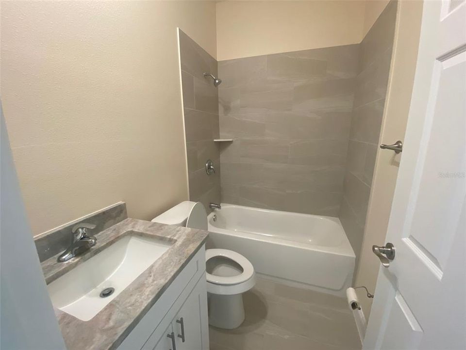 出租: $1,750 (3 贝兹, 2 浴室, 1402 平方英尺)