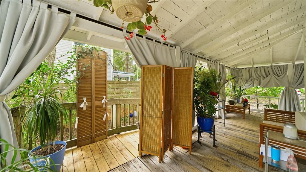 For Sale: $394,900 (2 beds, 1 baths, 880 Square Feet)