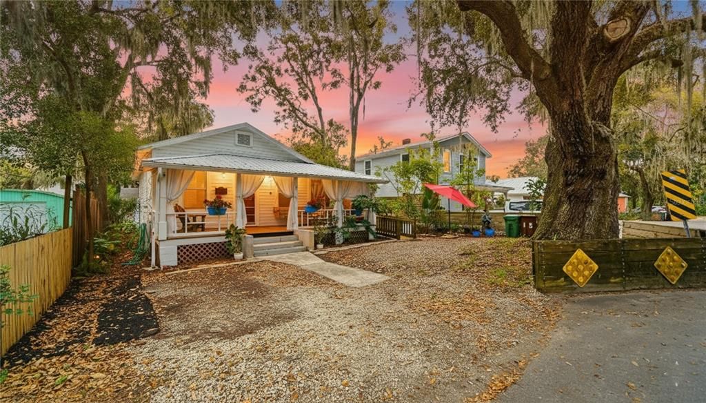 For Sale: $394,900 (2 beds, 1 baths, 880 Square Feet)