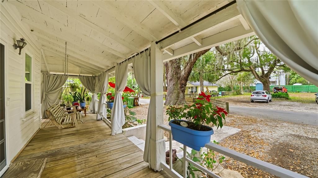 For Sale: $394,900 (2 beds, 1 baths, 880 Square Feet)