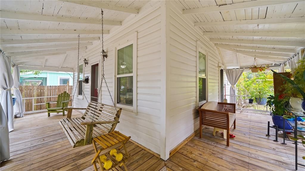 For Sale: $394,900 (2 beds, 1 baths, 880 Square Feet)