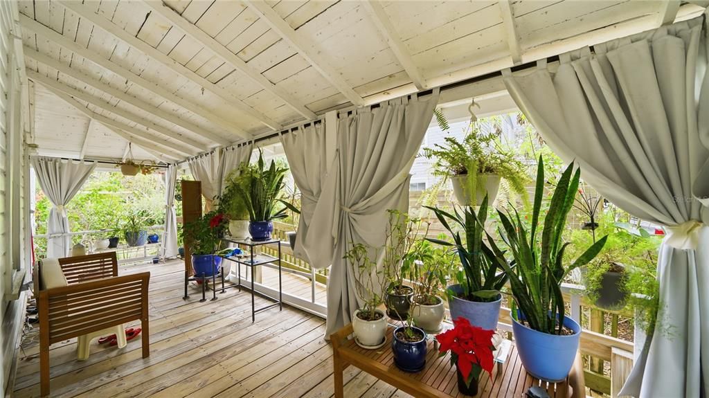 For Sale: $394,900 (2 beds, 1 baths, 880 Square Feet)