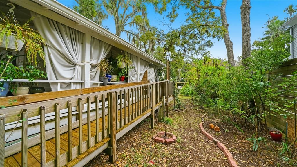 For Sale: $394,900 (2 beds, 1 baths, 880 Square Feet)