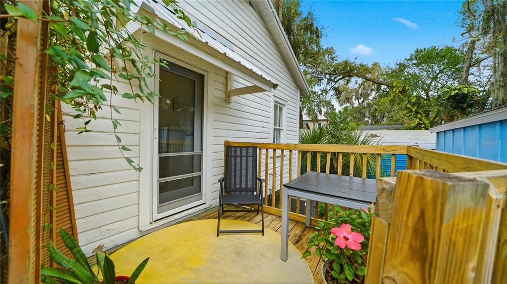 For Sale: $394,900 (2 beds, 1 baths, 880 Square Feet)