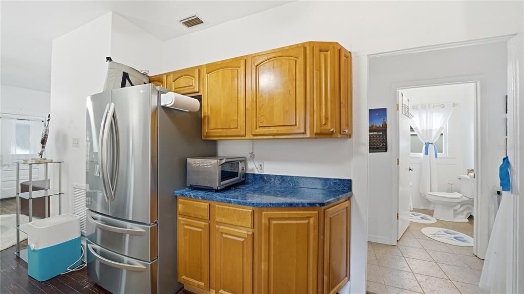 For Sale: $394,900 (2 beds, 1 baths, 880 Square Feet)