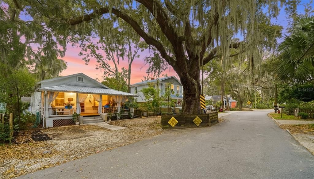 For Sale: $394,900 (2 beds, 1 baths, 880 Square Feet)