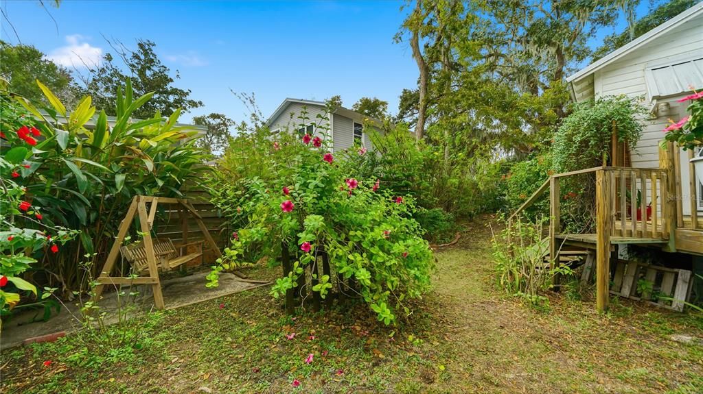 For Sale: $394,900 (2 beds, 1 baths, 880 Square Feet)