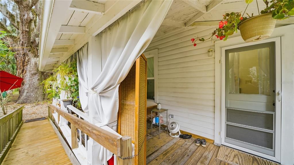 For Sale: $394,900 (2 beds, 1 baths, 880 Square Feet)