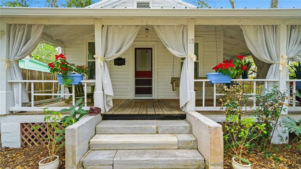 For Sale: $394,900 (2 beds, 1 baths, 880 Square Feet)