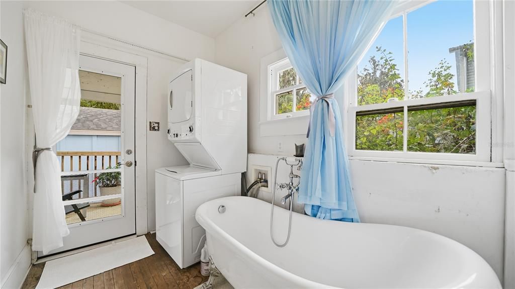 For Sale: $394,900 (2 beds, 1 baths, 880 Square Feet)