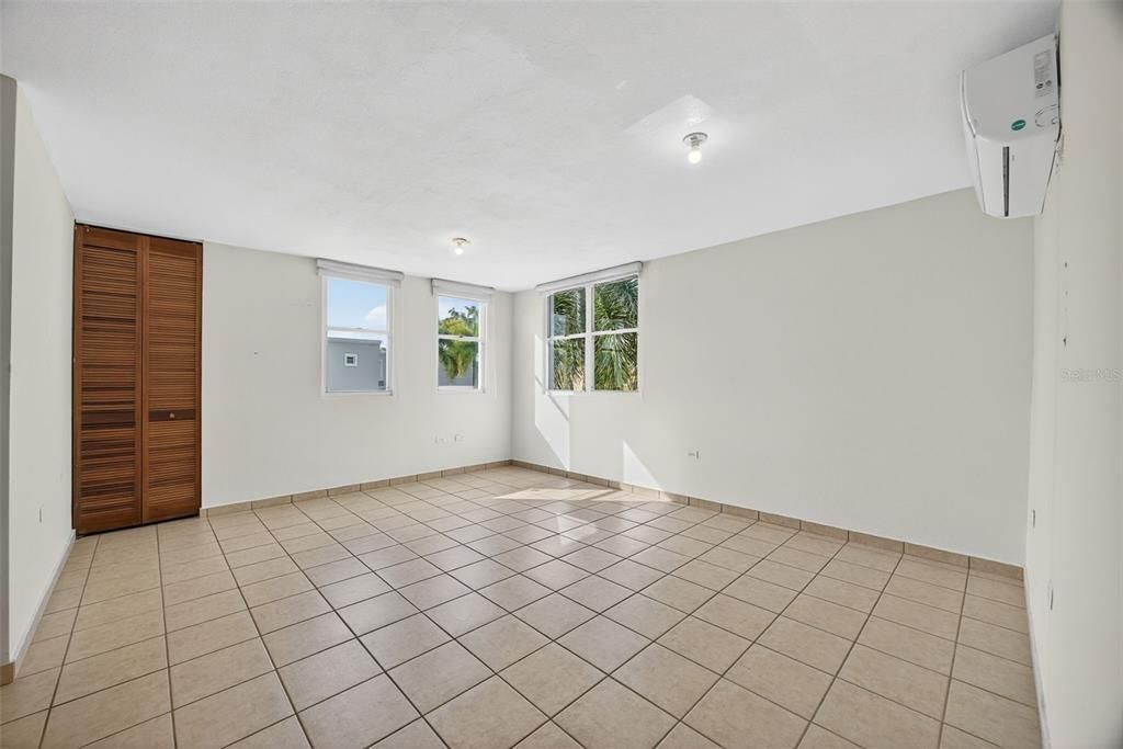 For Sale: $435,000 (4 beds, 2 baths, 1929 Square Feet)