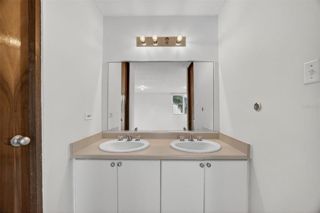 For Sale: $435,000 (4 beds, 2 baths, 1929 Square Feet)