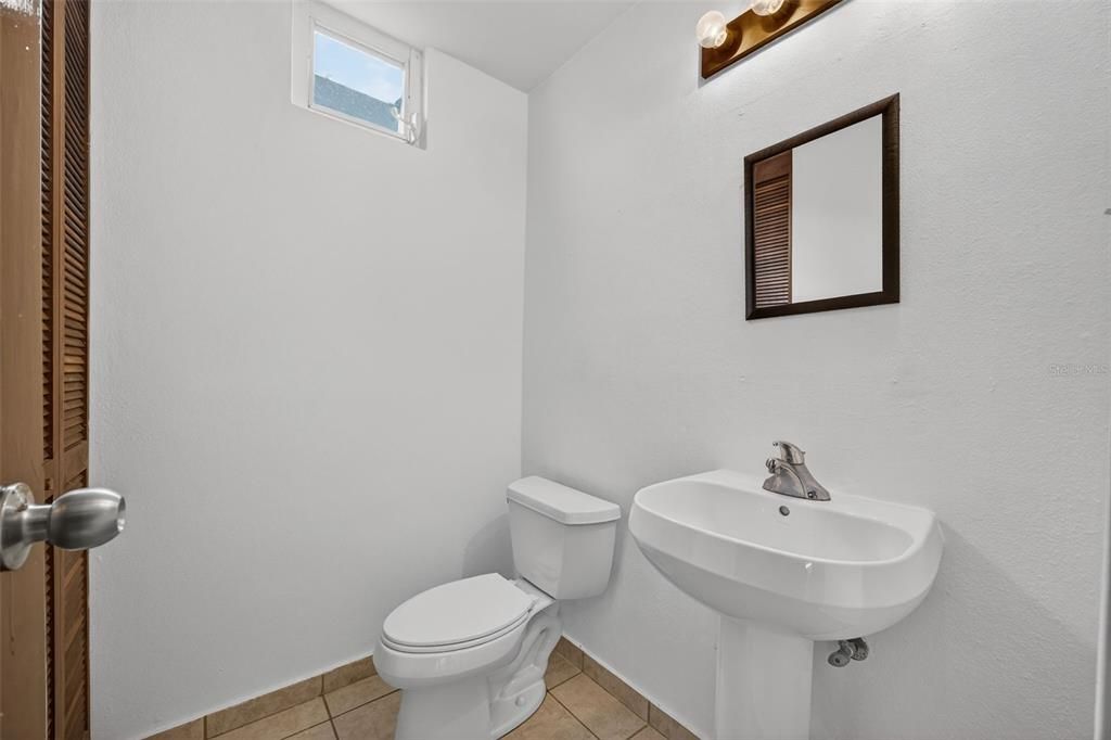 For Sale: $435,000 (4 beds, 2 baths, 1929 Square Feet)