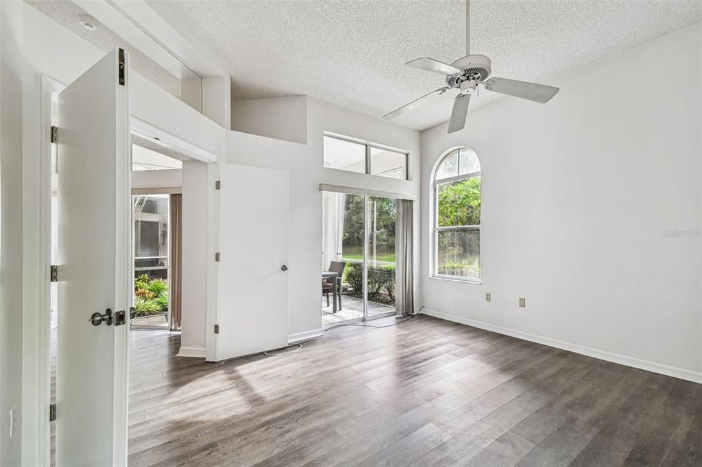 For Sale: $325,000 (2 beds, 2 baths, 1237 Square Feet)