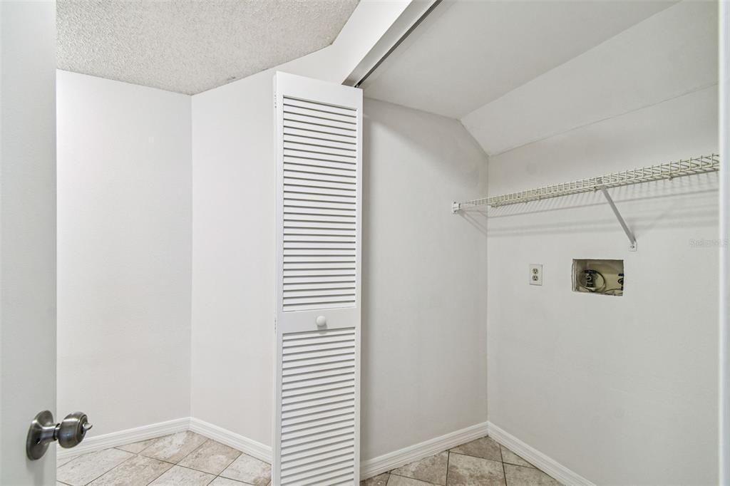 For Sale: $325,000 (2 beds, 2 baths, 1237 Square Feet)