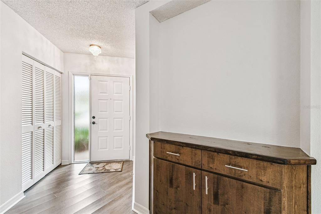 For Sale: $325,000 (2 beds, 2 baths, 1237 Square Feet)