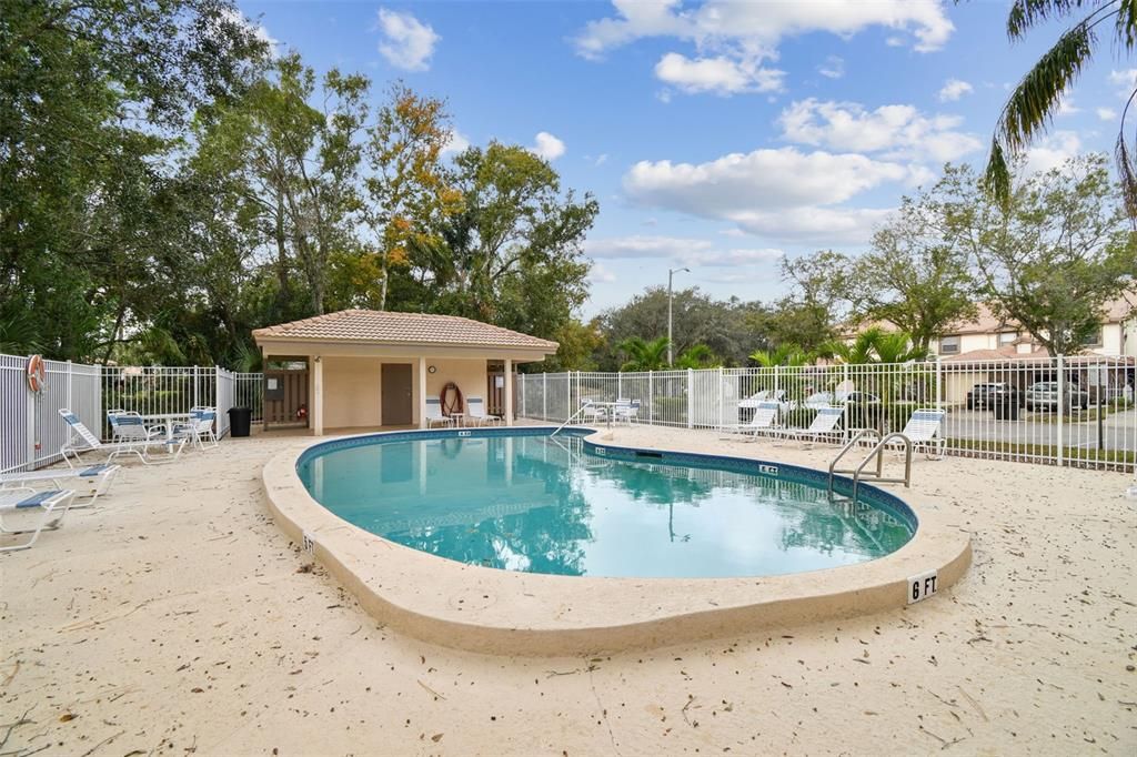 For Sale: $325,000 (2 beds, 2 baths, 1237 Square Feet)