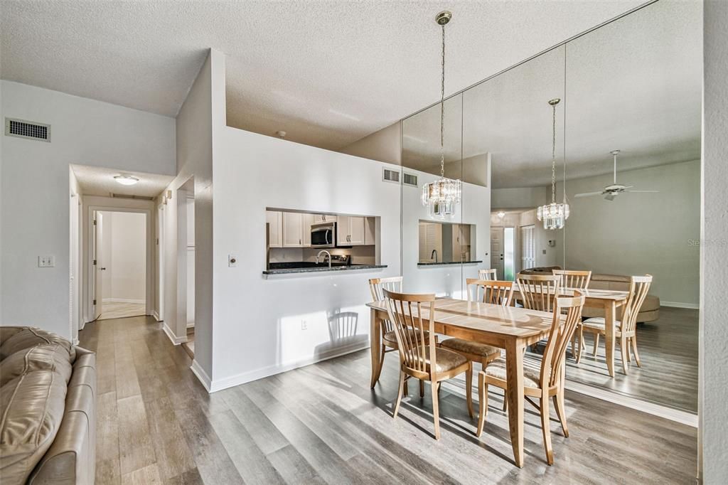 For Sale: $325,000 (2 beds, 2 baths, 1237 Square Feet)