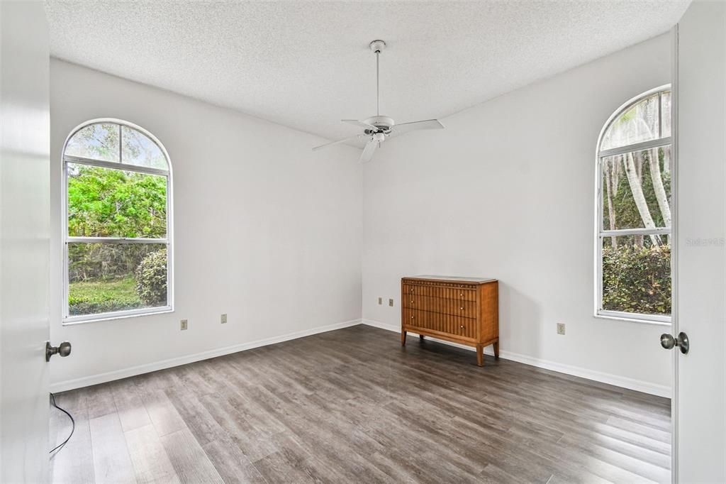 For Sale: $325,000 (2 beds, 2 baths, 1237 Square Feet)