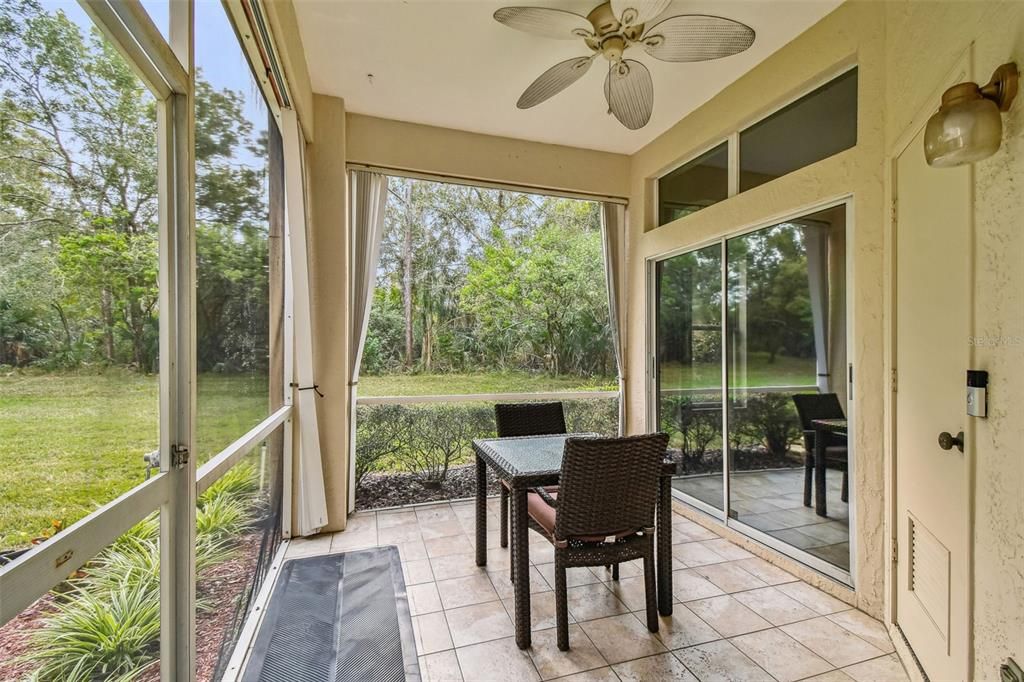 For Sale: $325,000 (2 beds, 2 baths, 1237 Square Feet)