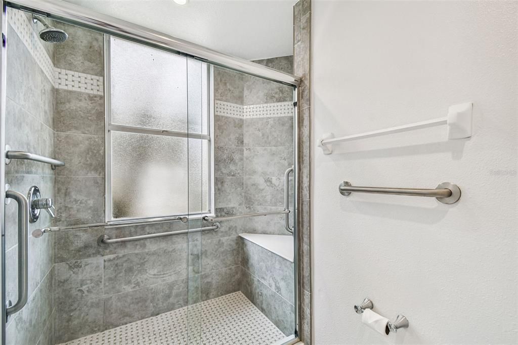 For Sale: $325,000 (2 beds, 2 baths, 1237 Square Feet)