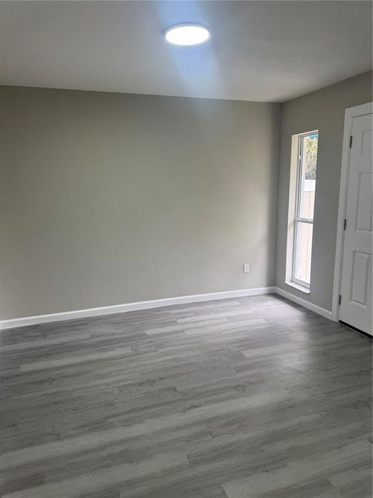 For Sale: $549,999 (6 beds, 4 baths, 2112 Square Feet)