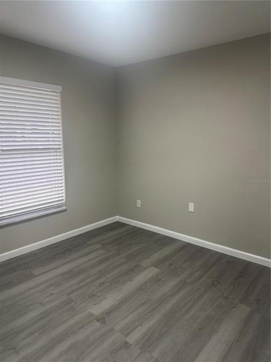 For Sale: $549,999 (6 beds, 4 baths, 2112 Square Feet)