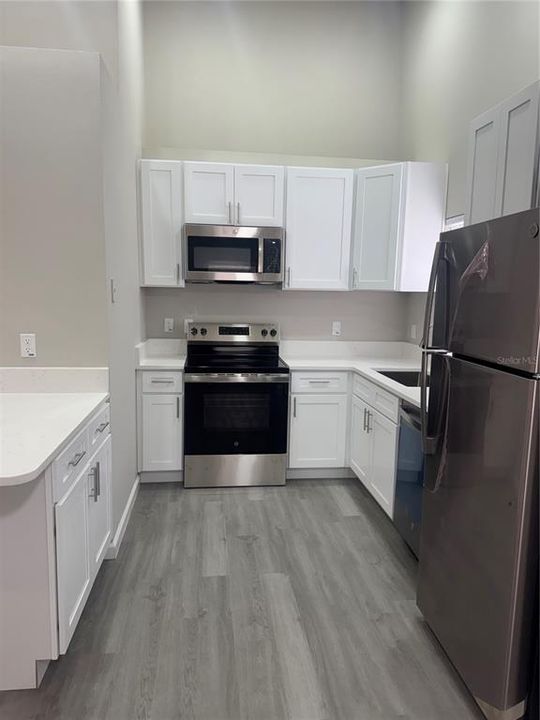 For Sale: $549,999 (6 beds, 4 baths, 2112 Square Feet)