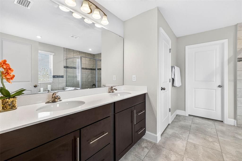 En Venta: $643,000 (5 camas, 4 baños, 3021 Pies cuadrados)