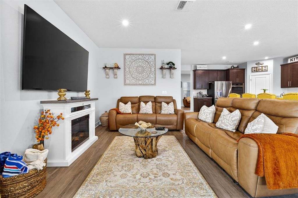 En Venta: $643,000 (5 camas, 4 baños, 3021 Pies cuadrados)