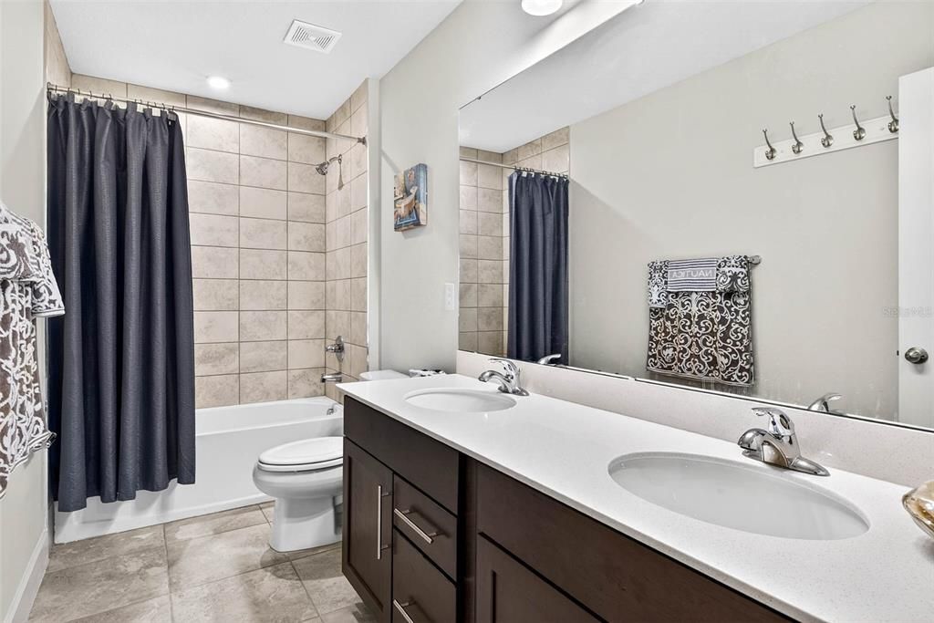 En Venta: $643,000 (5 camas, 4 baños, 3021 Pies cuadrados)