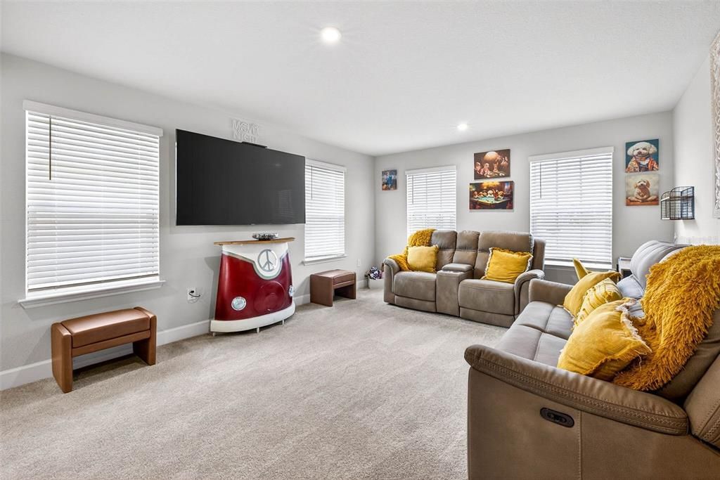 En Venta: $643,000 (5 camas, 4 baños, 3021 Pies cuadrados)