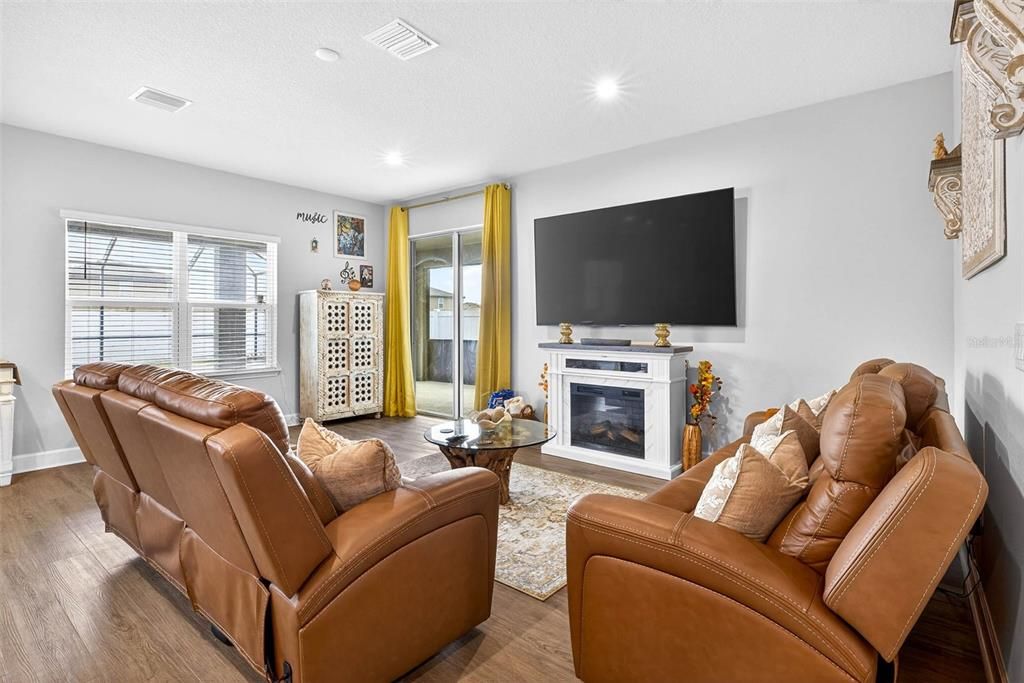 En Venta: $643,000 (5 camas, 4 baños, 3021 Pies cuadrados)