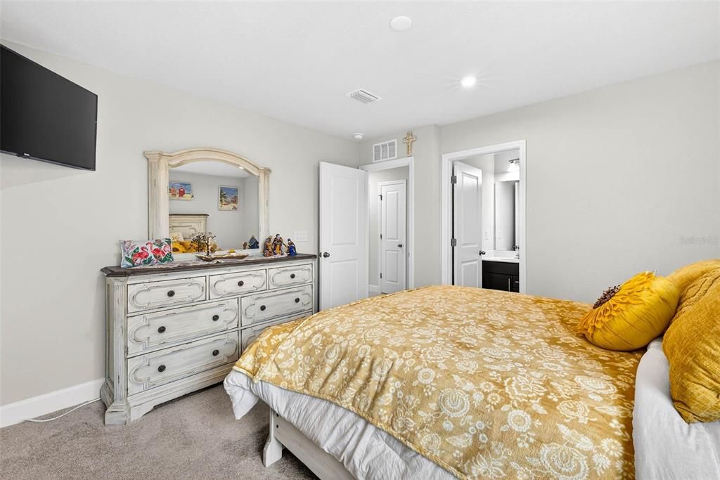 En Venta: $643,000 (5 camas, 4 baños, 3021 Pies cuadrados)