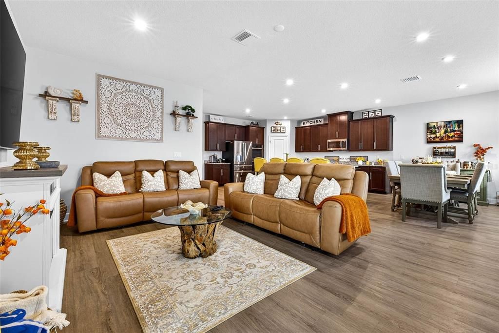 En Venta: $643,000 (5 camas, 4 baños, 3021 Pies cuadrados)