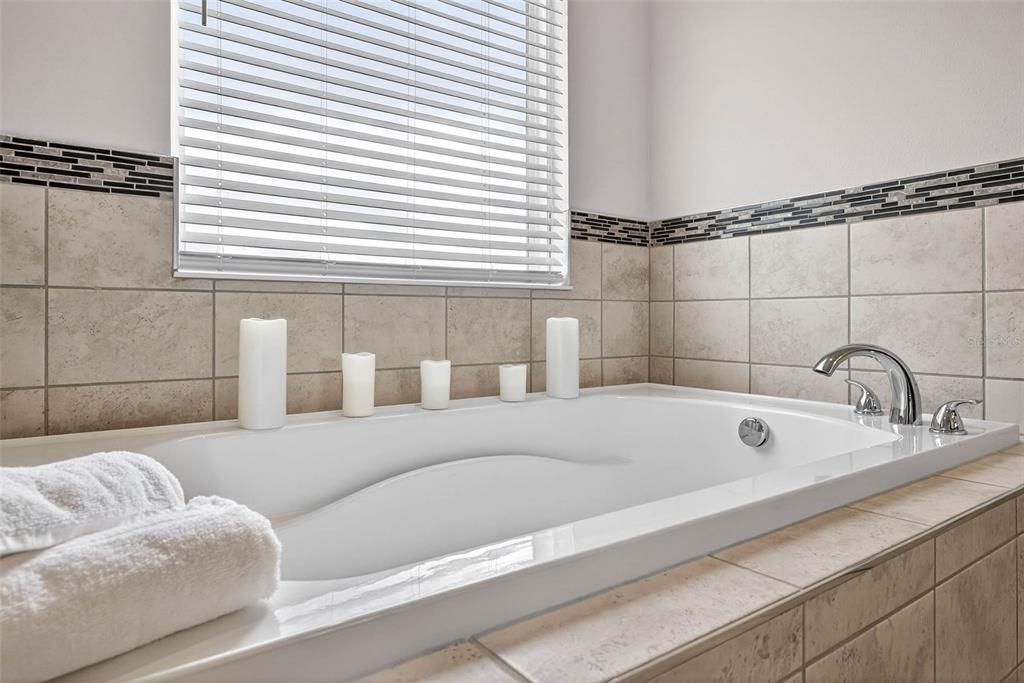 En Venta: $643,000 (5 camas, 4 baños, 3021 Pies cuadrados)