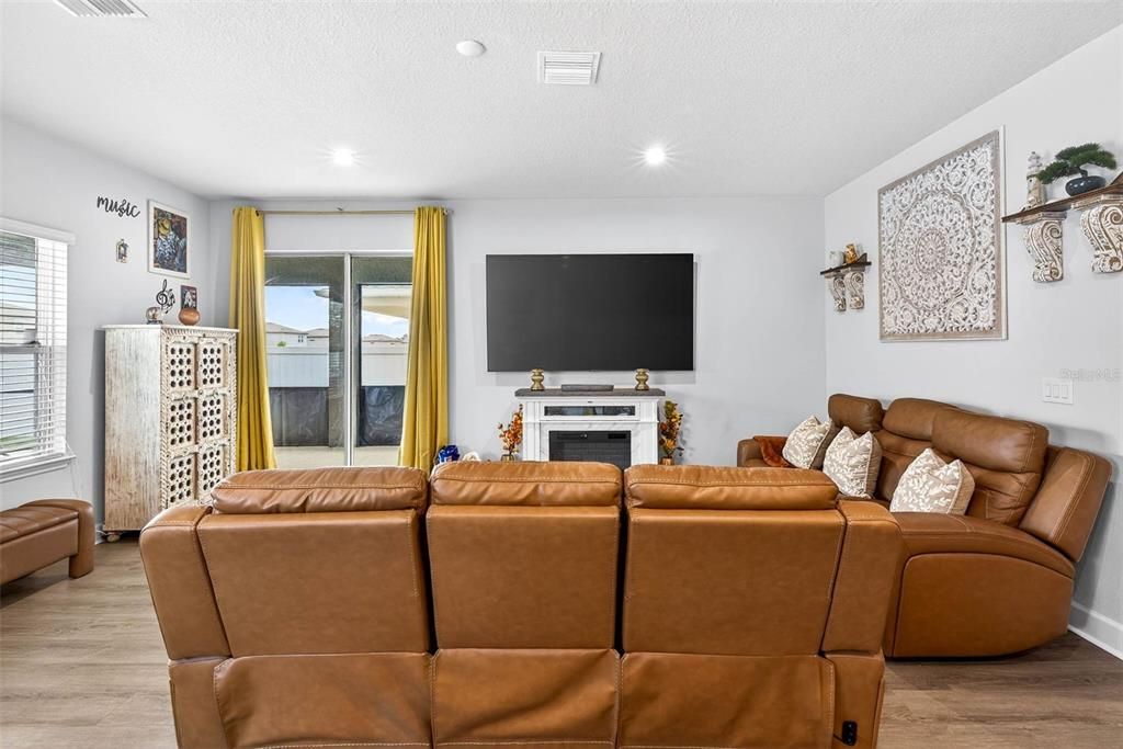 En Venta: $643,000 (5 camas, 4 baños, 3021 Pies cuadrados)