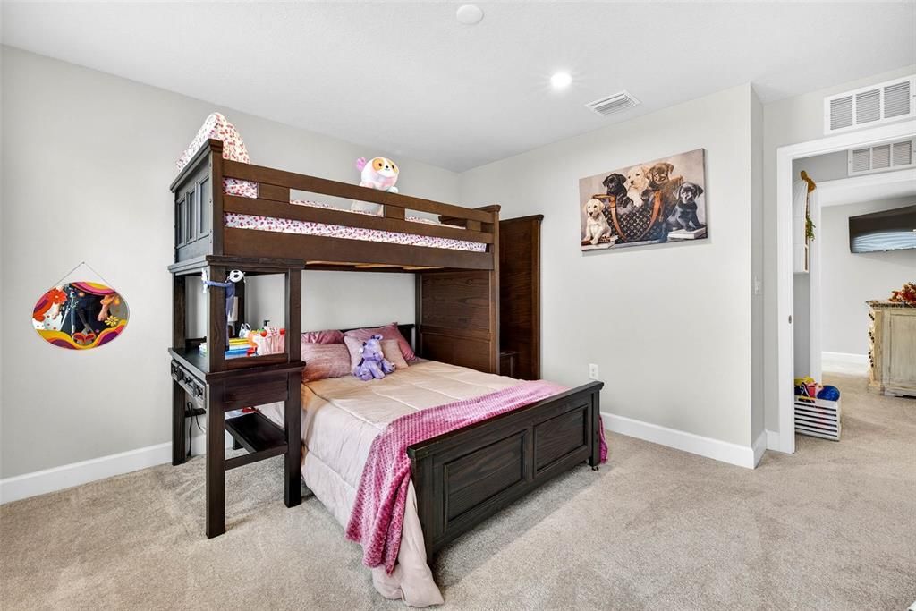 En Venta: $643,000 (5 camas, 4 baños, 3021 Pies cuadrados)