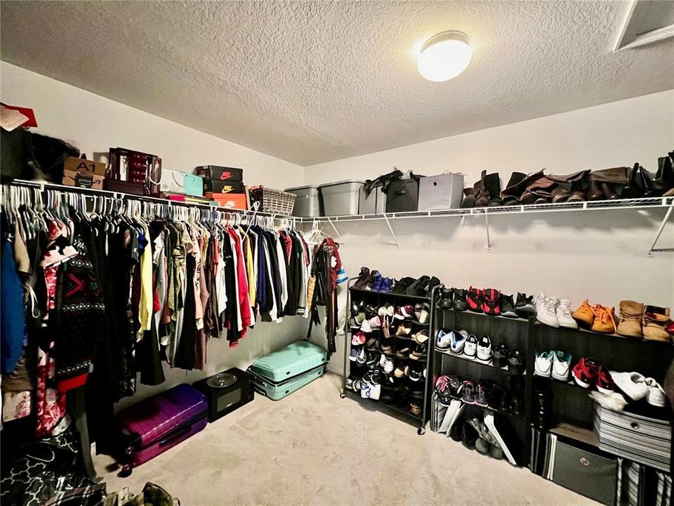 For Rent: $3,200 (5 beds, 3 baths, 3467 Square Feet)