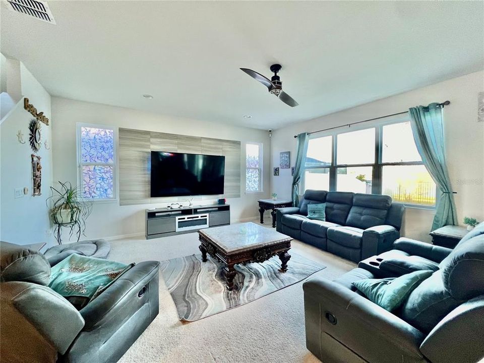 For Rent: $3,200 (5 beds, 3 baths, 3467 Square Feet)