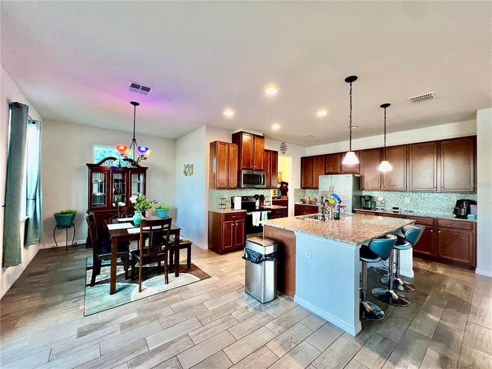 For Rent: $3,200 (5 beds, 3 baths, 3467 Square Feet)