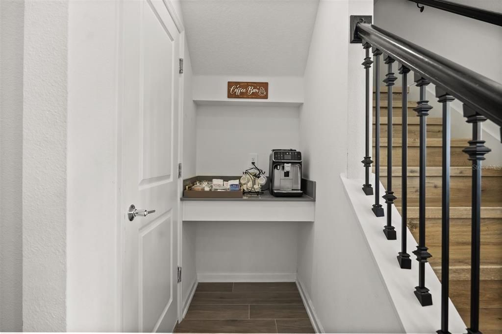 出租: $5,350 (5 贝兹, 3 浴室, 3393 平方英尺)