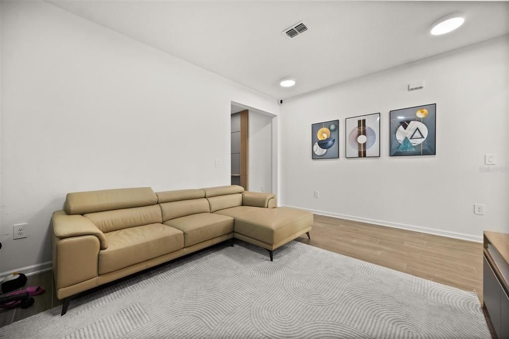 出租: $5,350 (5 贝兹, 3 浴室, 3393 平方英尺)