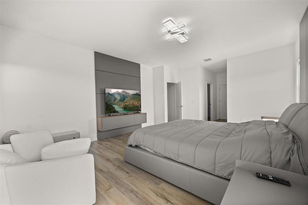 出租: $5,350 (5 贝兹, 3 浴室, 3393 平方英尺)