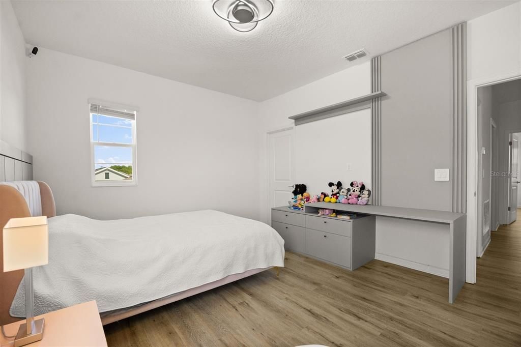 出租: $5,350 (5 贝兹, 3 浴室, 3393 平方英尺)