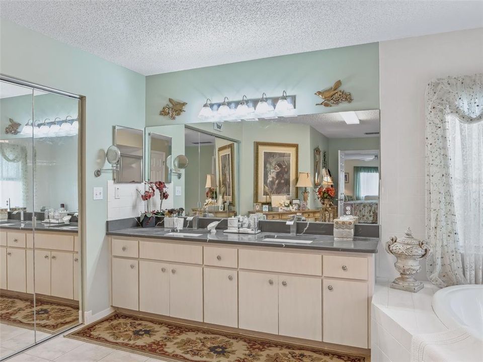 待售: $400,000 (3 贝兹, 2 浴室, 2349 平方英尺)