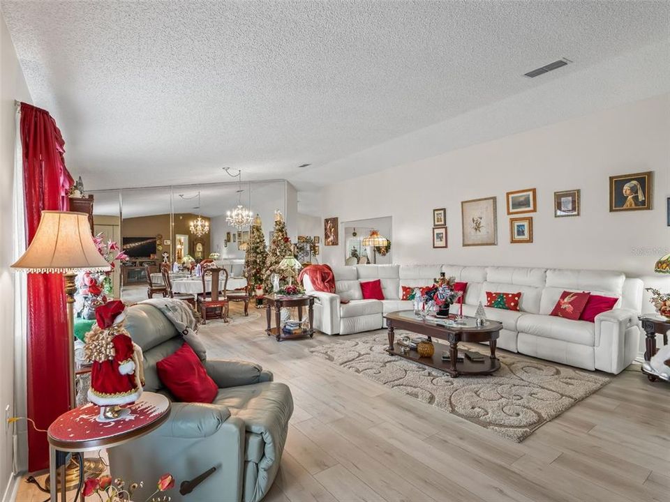 待售: $400,000 (3 贝兹, 2 浴室, 2349 平方英尺)