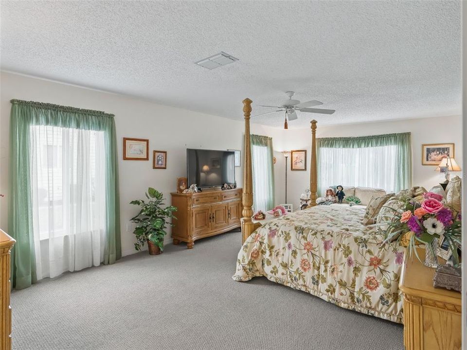 待售: $400,000 (3 贝兹, 2 浴室, 2349 平方英尺)