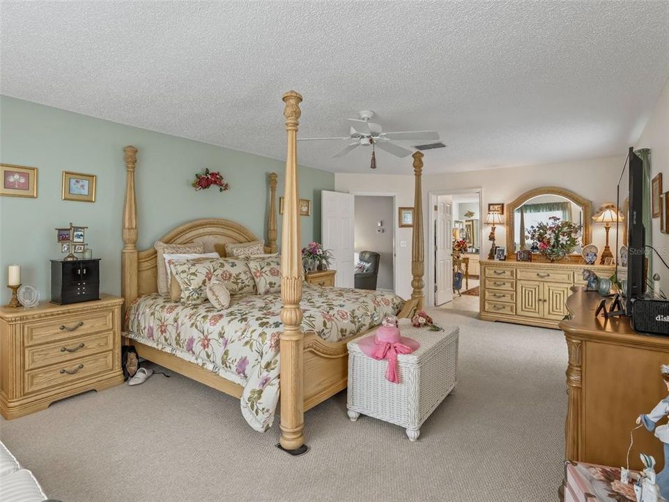 待售: $400,000 (3 贝兹, 2 浴室, 2349 平方英尺)